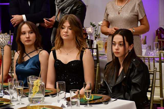[WIDEO/FOTO] Ależ to był bal! Studniówka maturzystów ze świdnickiego Banacha 