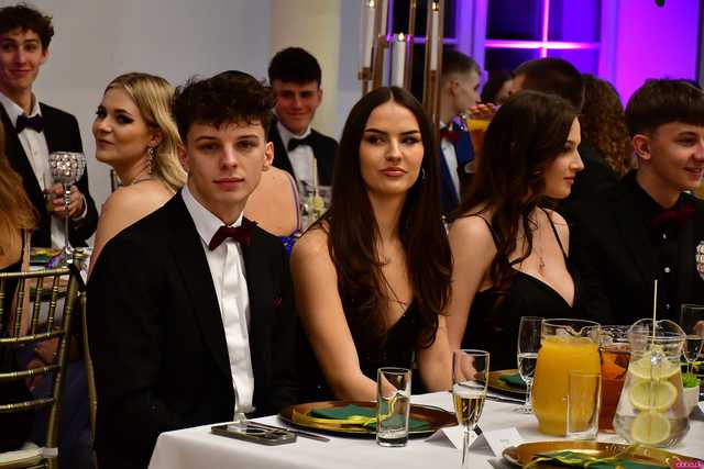 [WIDEO/FOTO] Ależ to był bal! Studniówka maturzystów ze świdnickiego Banacha 