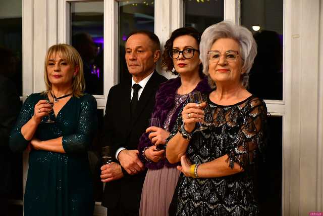[WIDEO/FOTO] Ależ to był bal! Studniówka maturzystów ze świdnickiego Banacha 