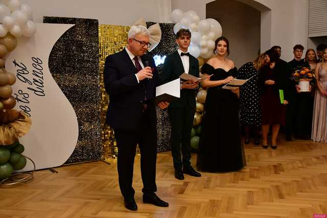 [WIDEO/FOTO] Ależ to był bal! Studniówka maturzystów ze świdnickiego Banacha 