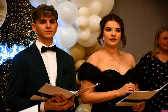 [WIDEO/FOTO] Ależ to był bal! Studniówka maturzystów ze świdnickiego Banacha 