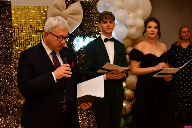 [WIDEO/FOTO] Ależ to był bal! Studniówka maturzystów ze świdnickiego Banacha 