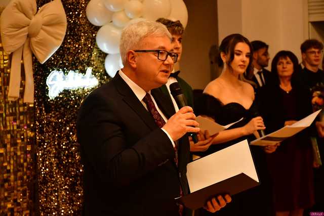 [WIDEO/FOTO] Ależ to był bal! Studniówka maturzystów ze świdnickiego Banacha 