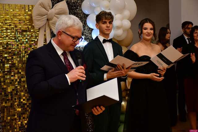 [WIDEO/FOTO] Ależ to był bal! Studniówka maturzystów ze świdnickiego Banacha 