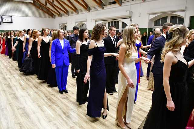 [WIDEO/FOTO] Ależ to był bal! Studniówka maturzystów ze świdnickiego Banacha 