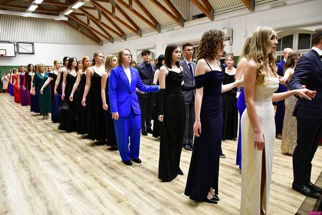 [WIDEO/FOTO] Ależ to był bal! Studniówka maturzystów ze świdnickiego Banacha 