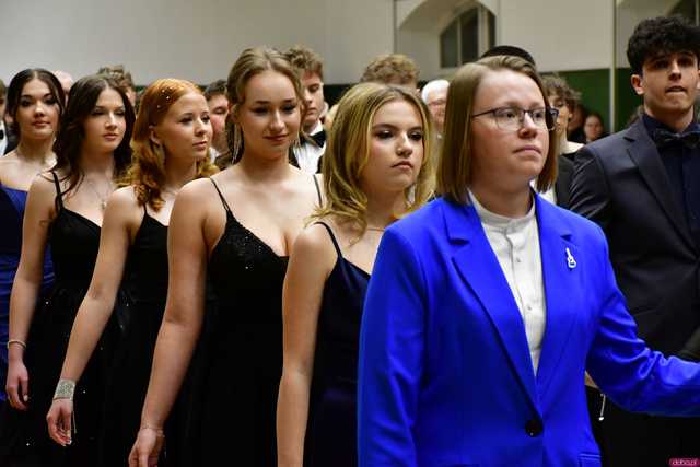 [WIDEO/FOTO] Ależ to był bal! Studniówka maturzystów ze świdnickiego Banacha 