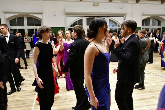 [WIDEO/FOTO] Ależ to był bal! Studniówka maturzystów ze świdnickiego Banacha 
