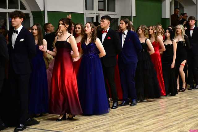 [WIDEO/FOTO] Ależ to był bal! Studniówka maturzystów ze świdnickiego Banacha 