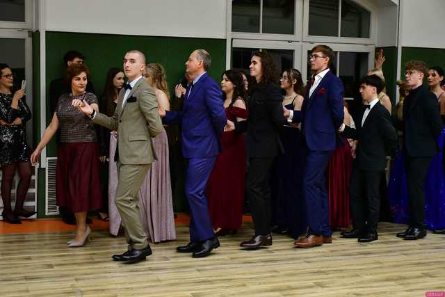 [WIDEO/FOTO] Ależ to był bal! Studniówka maturzystów ze świdnickiego Banacha 
