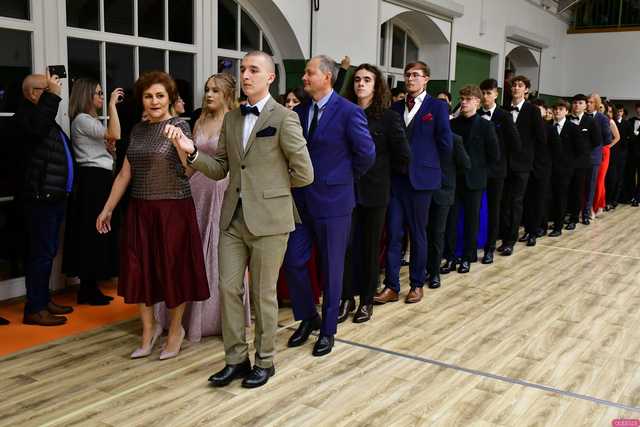 [WIDEO/FOTO] Ależ to był bal! Studniówka maturzystów ze świdnickiego Banacha 