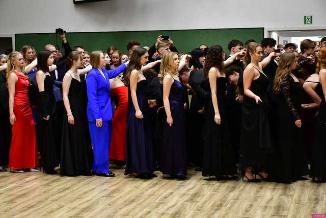 [WIDEO/FOTO] Ależ to był bal! Studniówka maturzystów ze świdnickiego Banacha 