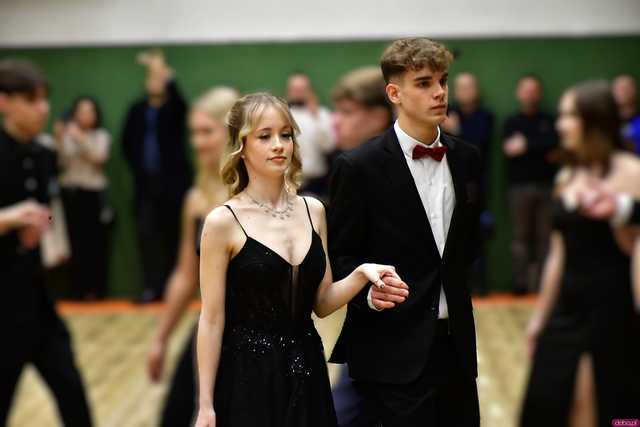 [WIDEO/FOTO] Ależ to był bal! Studniówka maturzystów ze świdnickiego Banacha 