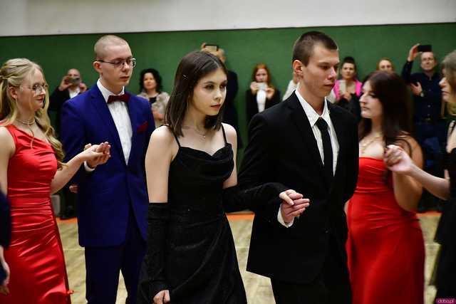 [WIDEO/FOTO] Ależ to był bal! Studniówka maturzystów ze świdnickiego Banacha 