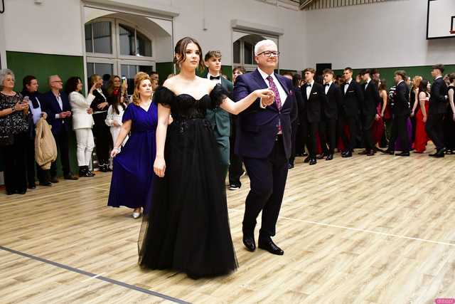 [WIDEO/FOTO] Ależ to był bal! Studniówka maturzystów ze świdnickiego Banacha 