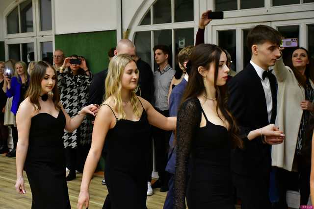 [WIDEO/FOTO] Ależ to był bal! Studniówka maturzystów ze świdnickiego Banacha 