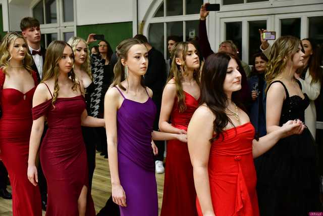 [WIDEO/FOTO] Ależ to był bal! Studniówka maturzystów ze świdnickiego Banacha 