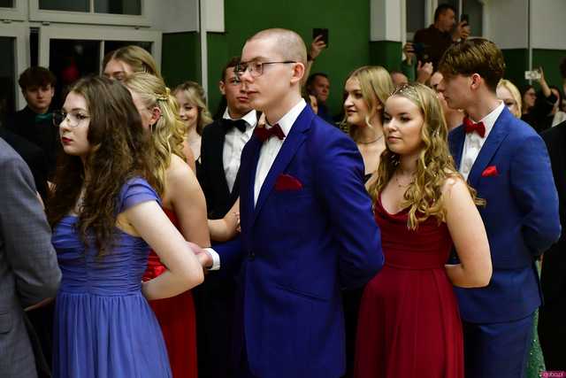 [WIDEO/FOTO] Ależ to był bal! Studniówka maturzystów ze świdnickiego Banacha 
