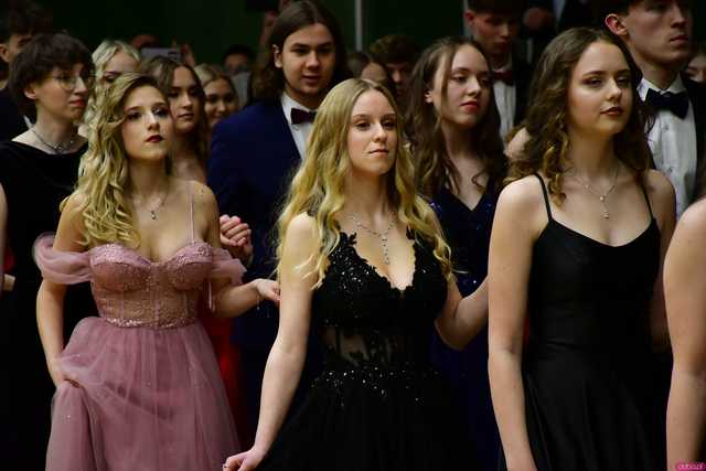 [WIDEO/FOTO] Ależ to był bal! Studniówka maturzystów ze świdnickiego Banacha 