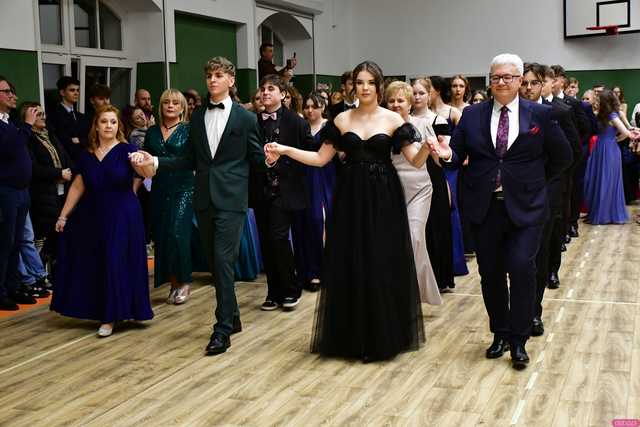 [WIDEO/FOTO] Ależ to był bal! Studniówka maturzystów ze świdnickiego Banacha 