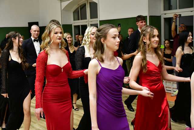 [WIDEO/FOTO] Ależ to był bal! Studniówka maturzystów ze świdnickiego Banacha 