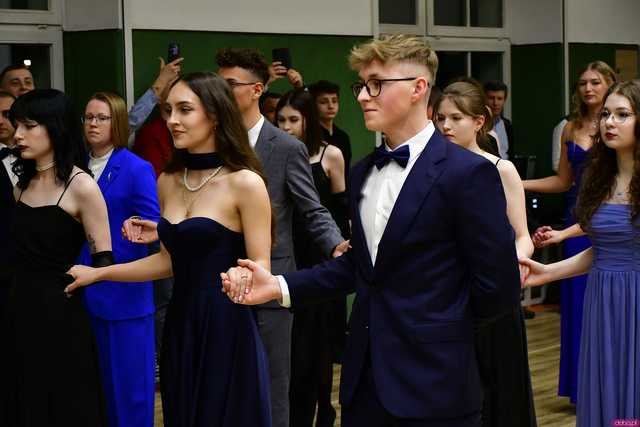 [WIDEO/FOTO] Ależ to był bal! Studniówka maturzystów ze świdnickiego Banacha 