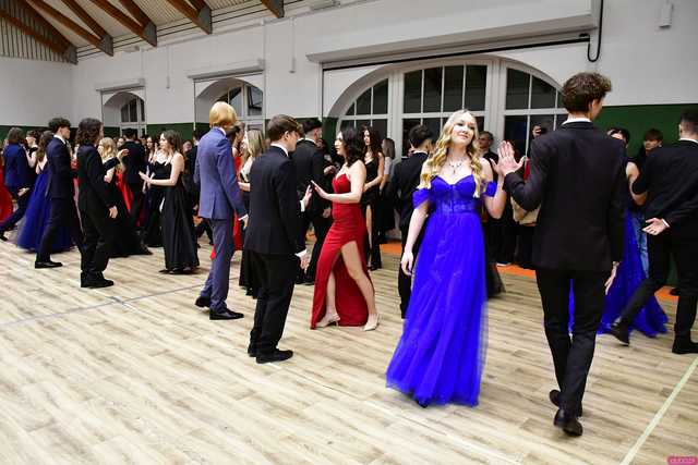 [WIDEO/FOTO] Ależ to był bal! Studniówka maturzystów ze świdnickiego Banacha 