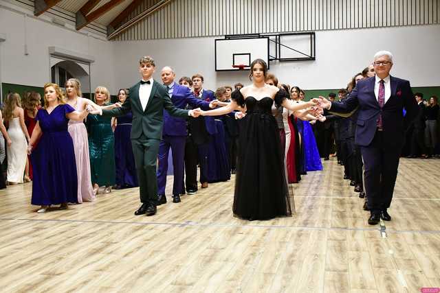 [WIDEO/FOTO] Ależ to był bal! Studniówka maturzystów ze świdnickiego Banacha 