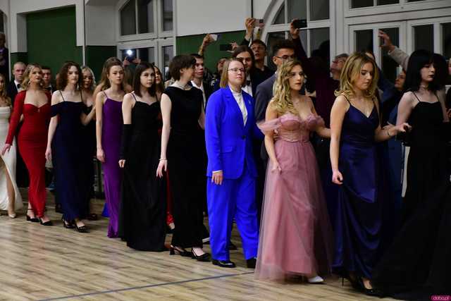 [WIDEO/FOTO] Ależ to był bal! Studniówka maturzystów ze świdnickiego Banacha 