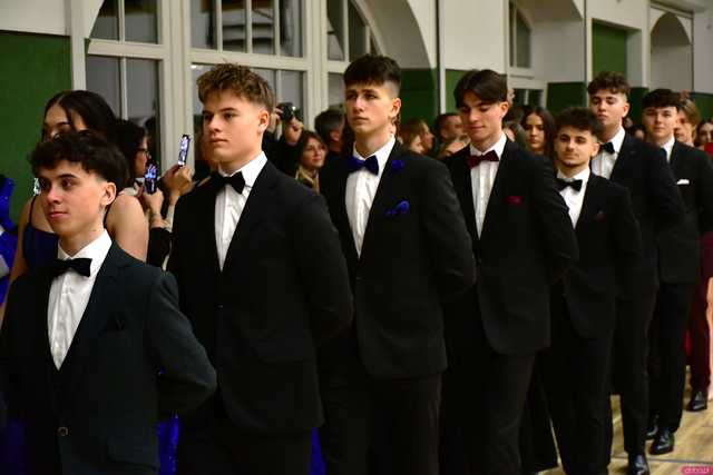 [WIDEO/FOTO] Ależ to był bal! Studniówka maturzystów ze świdnickiego Banacha 