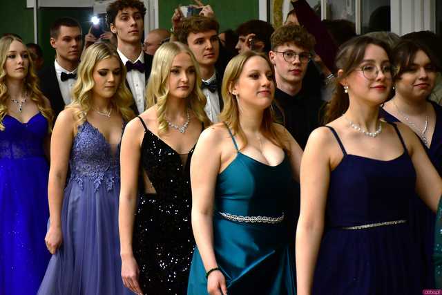 [WIDEO/FOTO] Ależ to był bal! Studniówka maturzystów ze świdnickiego Banacha 