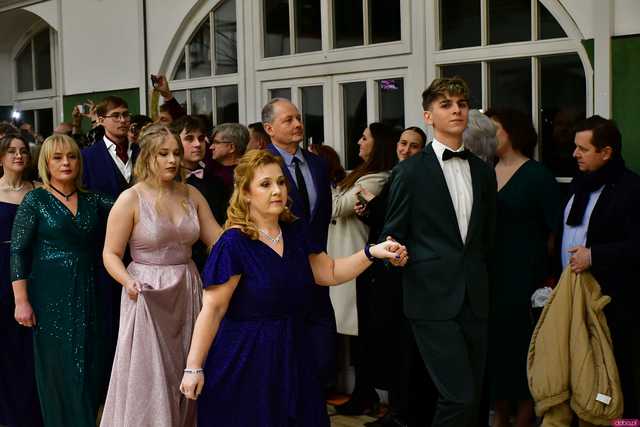 [WIDEO/FOTO] Ależ to był bal! Studniówka maturzystów ze świdnickiego Banacha 