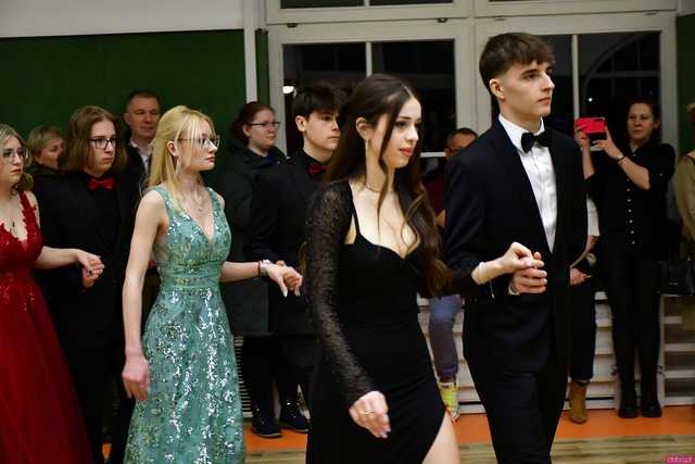 [WIDEO/FOTO] Ależ to był bal! Studniówka maturzystów ze świdnickiego Banacha 