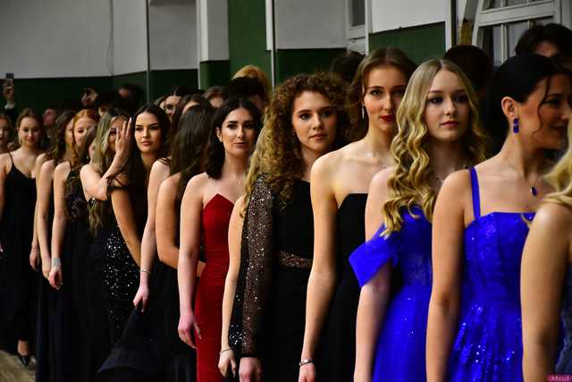 [WIDEO/FOTO] Ależ to był bal! Studniówka maturzystów ze świdnickiego Banacha 