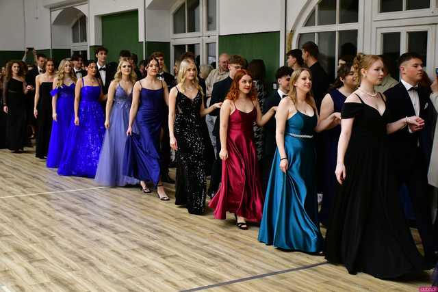 [WIDEO/FOTO] Ależ to był bal! Studniówka maturzystów ze świdnickiego Banacha 