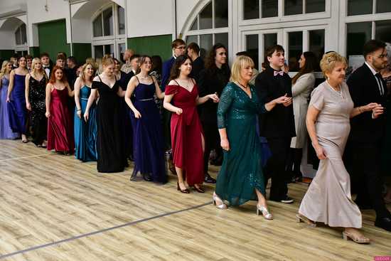 [WIDEO/FOTO] Ależ to był bal! Studniówka maturzystów ze świdnickiego Banacha 