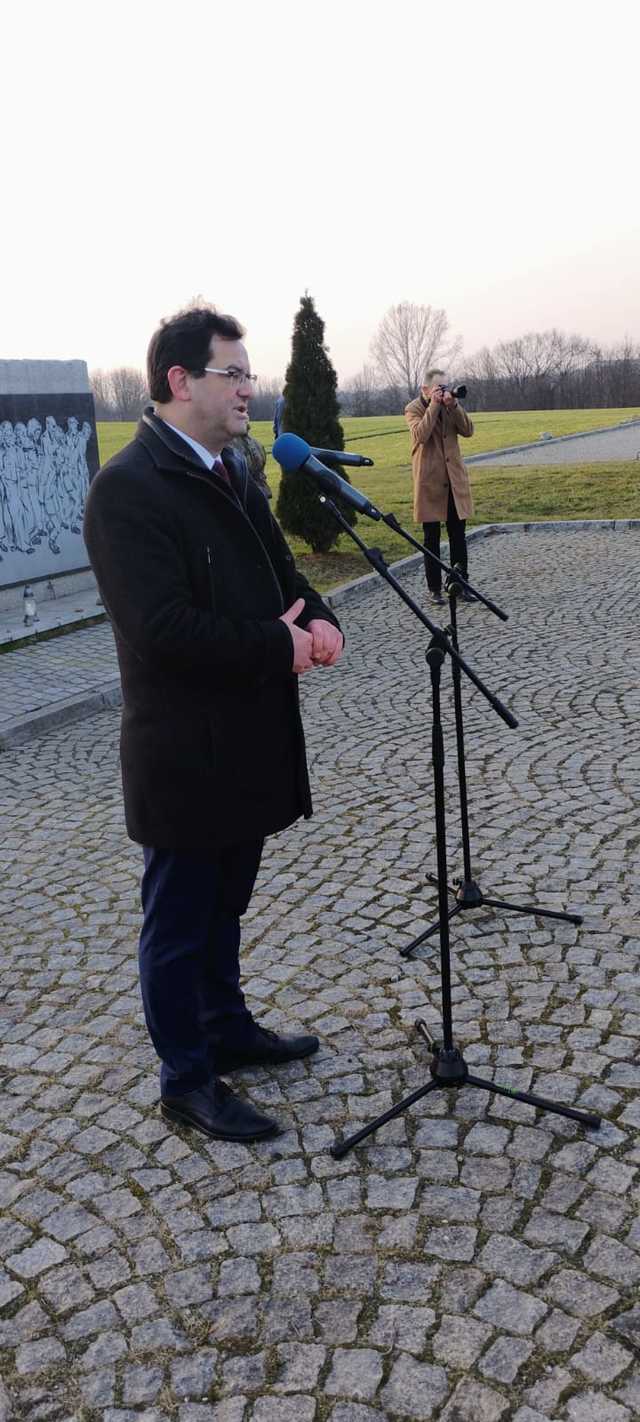[FOTO] Upamiętnili więźniarki obozu AL Graben. I Marsz Pamięci przeszedł ulicami Strzegomia
