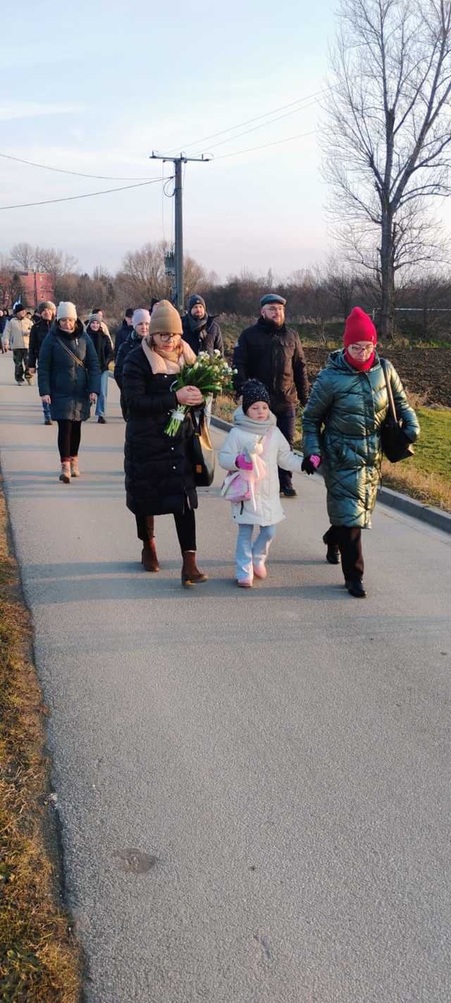 [FOTO] Upamiętnili więźniarki obozu AL Graben. I Marsz Pamięci przeszedł ulicami Strzegomia