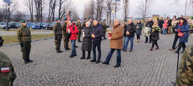 [FOTO] Upamiętnili więźniarki obozu AL Graben. I Marsz Pamięci przeszedł ulicami Strzegomia