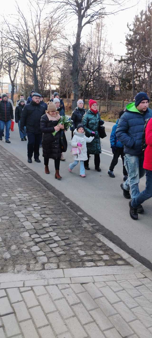 [FOTO] Upamiętnili więźniarki obozu AL Graben. I Marsz Pamięci przeszedł ulicami Strzegomia