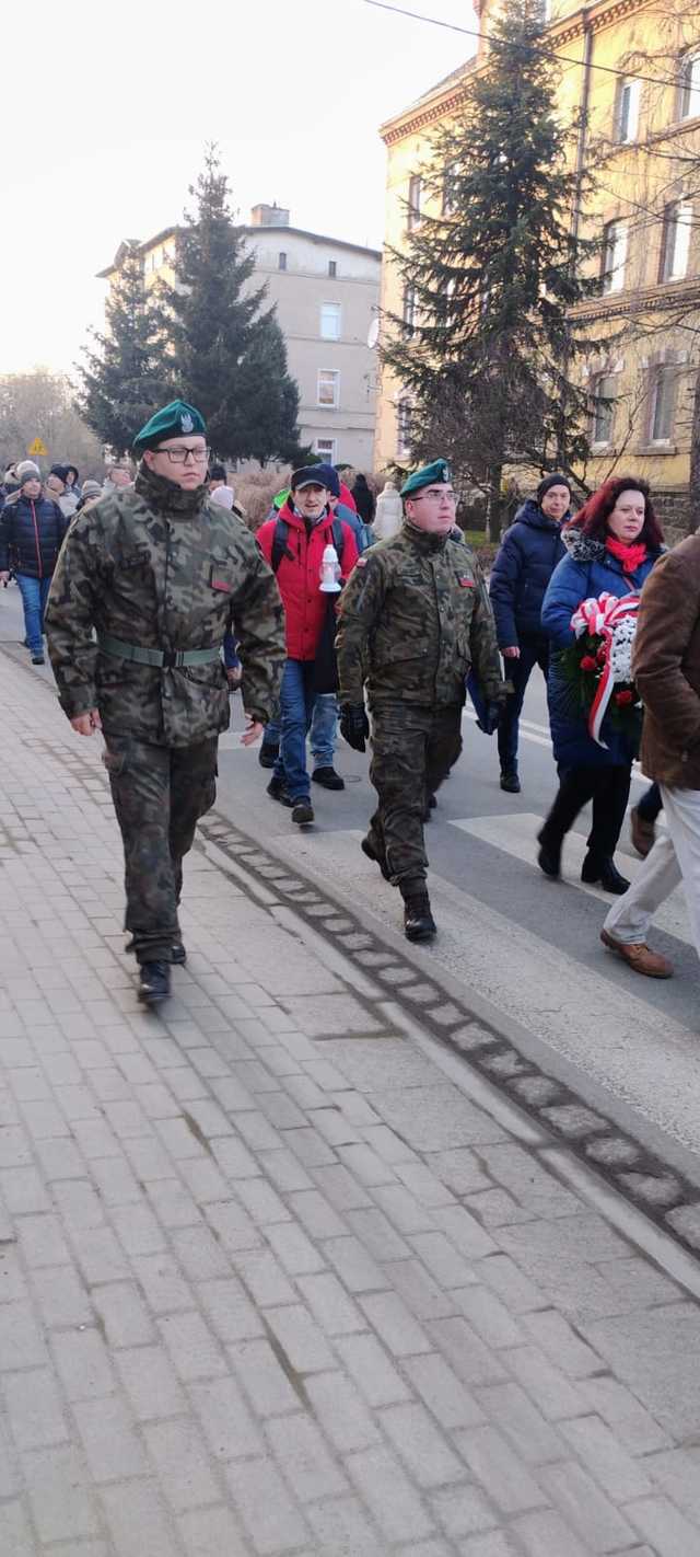 [FOTO] Upamiętnili więźniarki obozu AL Graben. I Marsz Pamięci przeszedł ulicami Strzegomia