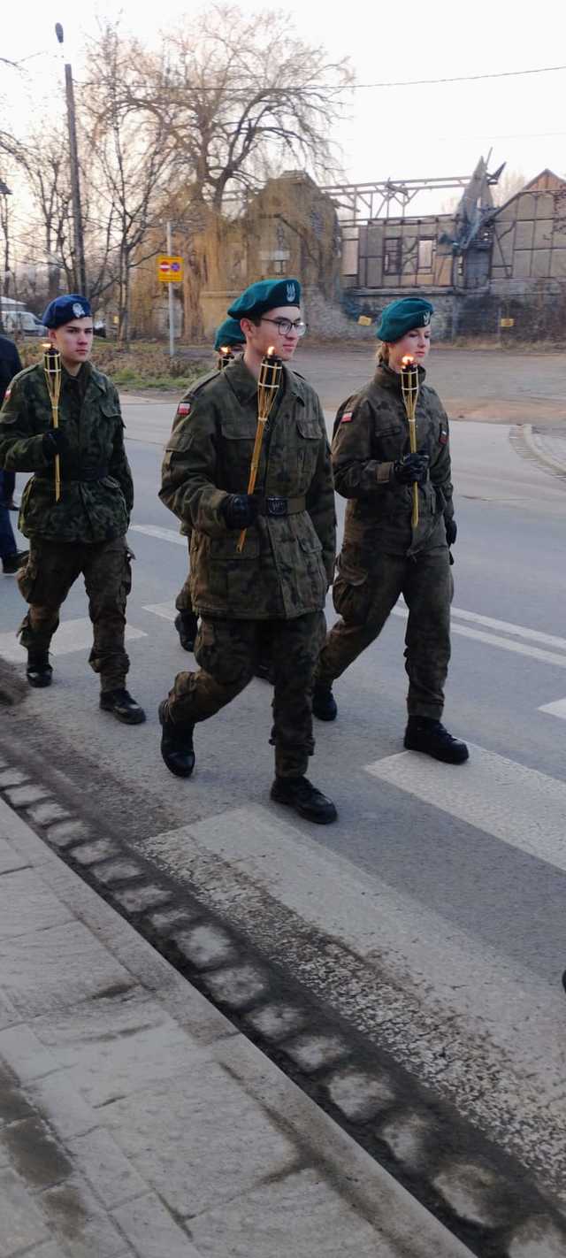 [FOTO] Upamiętnili więźniarki obozu AL Graben. I Marsz Pamięci przeszedł ulicami Strzegomia