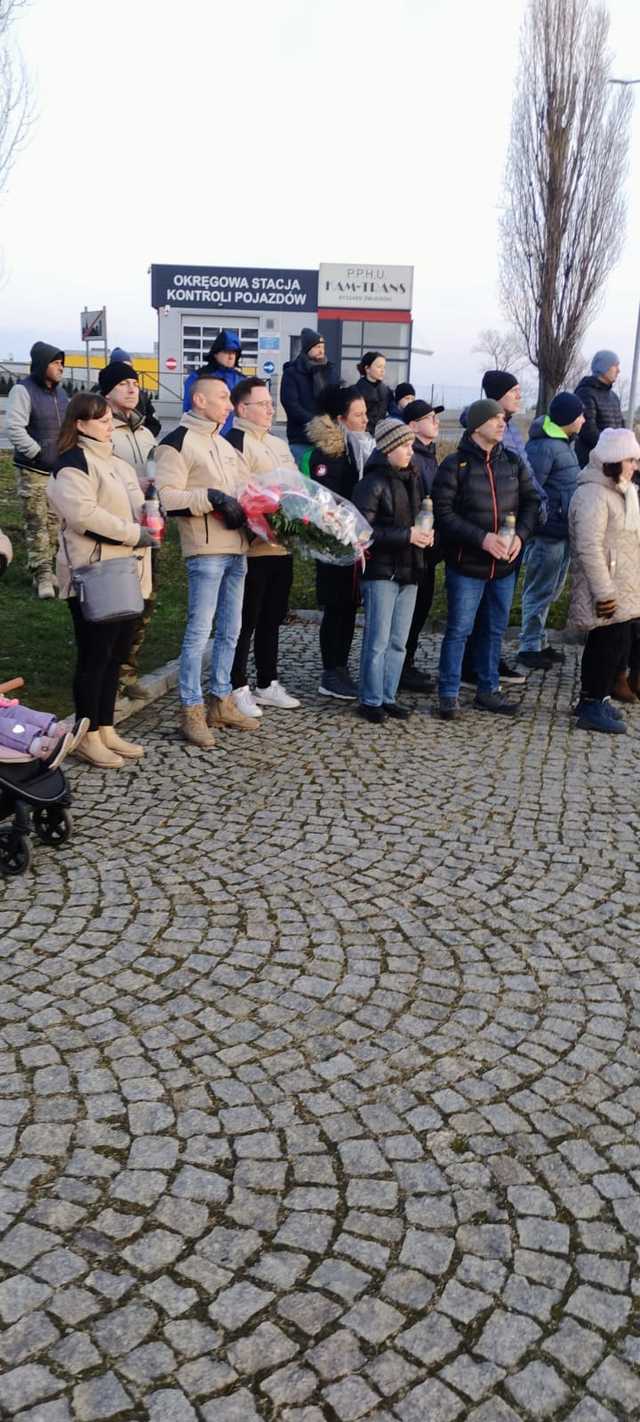 [FOTO] Upamiętnili więźniarki obozu AL Graben. I Marsz Pamięci przeszedł ulicami Strzegomia