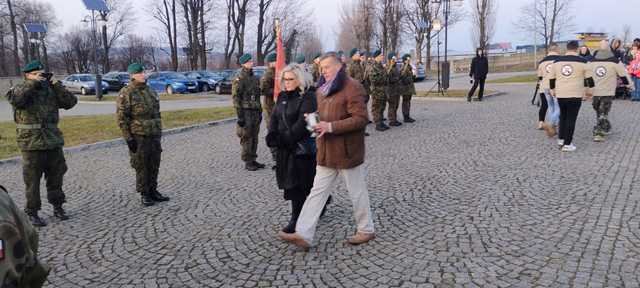 [FOTO] Upamiętnili więźniarki obozu AL Graben. I Marsz Pamięci przeszedł ulicami Strzegomia