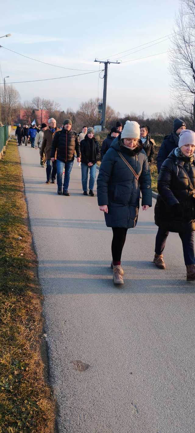 [FOTO] Upamiętnili więźniarki obozu AL Graben. I Marsz Pamięci przeszedł ulicami Strzegomia