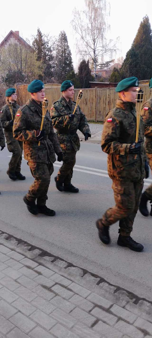 [FOTO] Upamiętnili więźniarki obozu AL Graben. I Marsz Pamięci przeszedł ulicami Strzegomia
