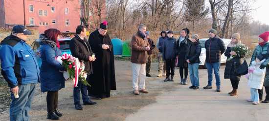 [FOTO] Upamiętnili więźniarki obozu AL Graben. I Marsz Pamięci przeszedł ulicami Strzegomia