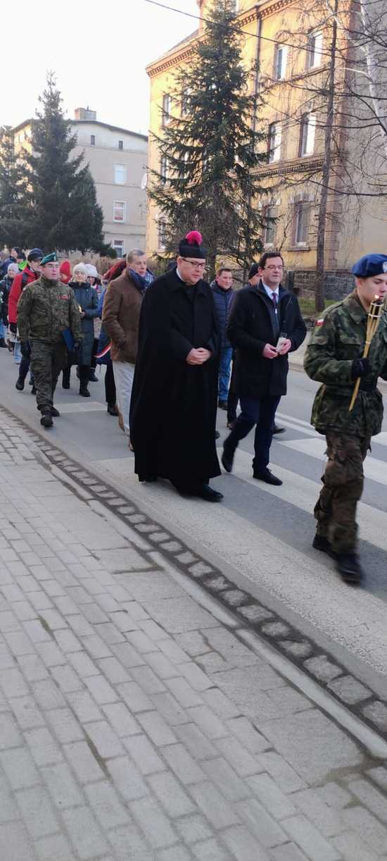 [FOTO] Upamiętnili więźniarki obozu AL Graben. I Marsz Pamięci przeszedł ulicami Strzegomia