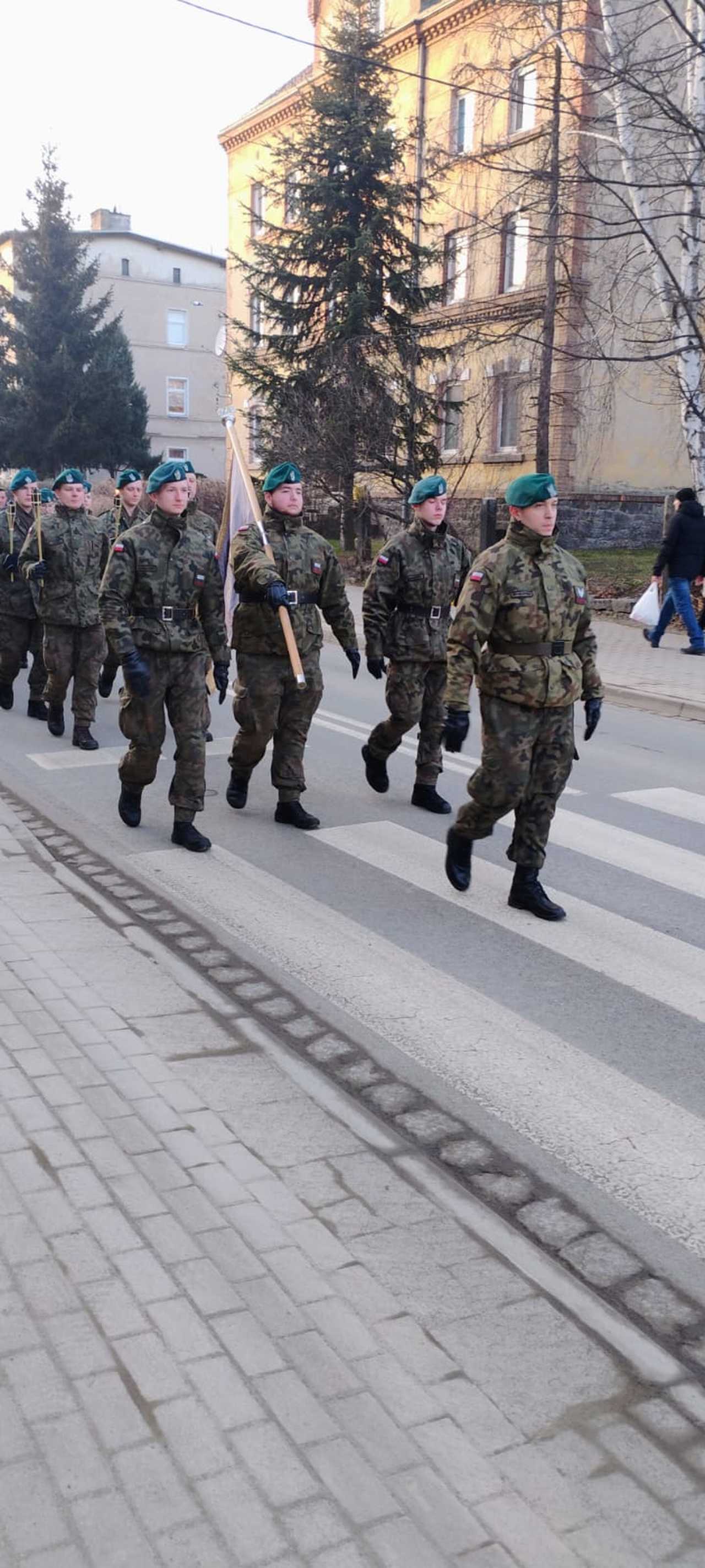 [FOTO] Upamiętnili więźniarki obozu AL Graben. I Marsz Pamięci przeszedł ulicami Strzegomia