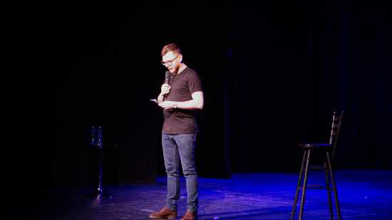 [FOTO] Michał Leja wystąpił ze swoim stand-upem na deskach świdnickiego teatru